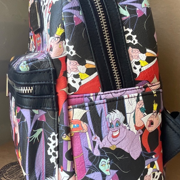 Disney rare heart AOP villains loungefly - Picture 2 of 4